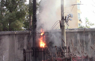 电气设备起火大家想必都见过，由于变压器是输配电系统中极其重要的电气设备，一旦变压器起火如果没有得到及时正确施救后果可是不堪设想的。今天麻豆操逼视频厂家麻豆激情视频电气就为大家总结下变压器起火的几点原因，假如碰到变压器起火能更快地查明起因，快速处理火源。