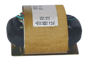 对于“变压器”大家都不陌生，在高中物理中麻豆激情视频都学过。变压器就是通过线圈来实现电压得大小转化，原理就是电磁感应原理。但是当时麻豆激情视频书中所学的变压器是一种理想条件下的变压器，这种状态下的变压器是没有电能的损失的，但是理想终归还是理想，现实生活中这种情况是不存在的，是有能量损失的。今天麻豆激情视频就给大家讲一下R形变压器，希望大家能够对于变压器的理解更深刻一点。