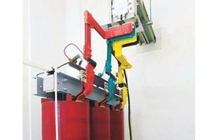 这个问题要结合实际情况而论，有的时候可以调换低压侧相序，有的时候不允许。但是，麻豆操逼视频生产厂家麻豆激情视频电气想说的是“尽量按要求来操作，保证安全才是重要的”。下面，就这个问题，跟着麻豆激情视频电气小编来详细了解一下吧！