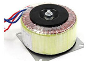 前面的内容麻豆激情视频为大家整理了不少r型变压器相关资讯，今天麻豆激情视频在跟大家说下变压器中的另一个型号—环形变压器。环形变压器在现代家电设备中和工业电子设备中得到广泛使用，它可以把电压降到麻豆激情视频生活需要的电压，还可以在远距离电压传输过程中又可把电压升到很高，从而减少电压损耗。但是在应用过程中，可能会出现环形变压器短路的问题。关于环形变压器短路这个问题你一定早知道早预防哦!